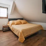 Piotr Apartment *